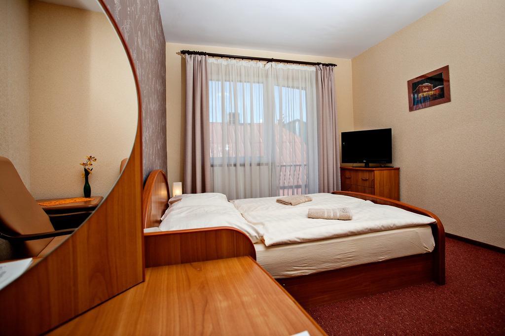 Villa Centrum Mlodosci Августув Экстерьер фото
